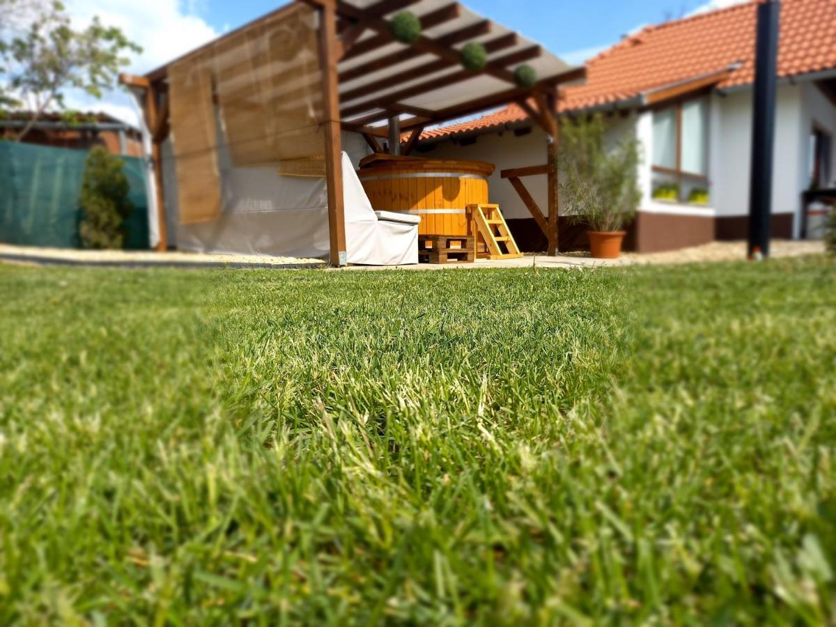 Idill Üdülőház Tiszafüred Esterno foto